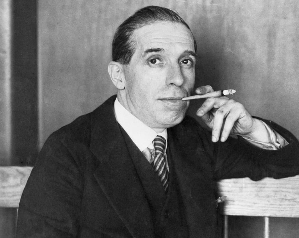 The Man Who Invented the Scam: How Charles Ponzi Fooled the World